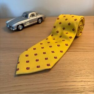 Vineyard Vines Yellow Patterned Men's Tie 100% silk made in USA